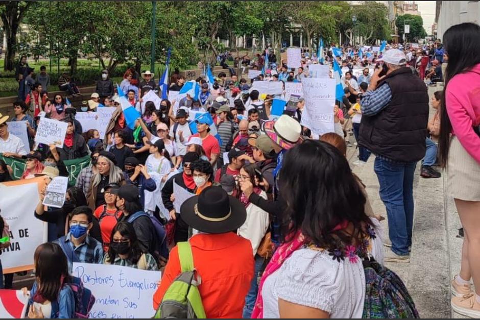 Universitarios y colectivos salieron a exigir que respete su derecho a elegir. (Foto: Cortesía)