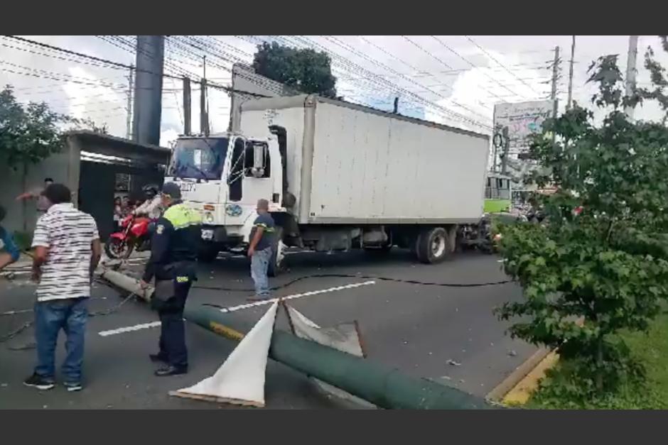 Un accidente de tránsito se produjo en el kilómetro 16 de la ruta Interamericana en dirección hacia la Ciudad de Guatemala. (Foto: captura de video)