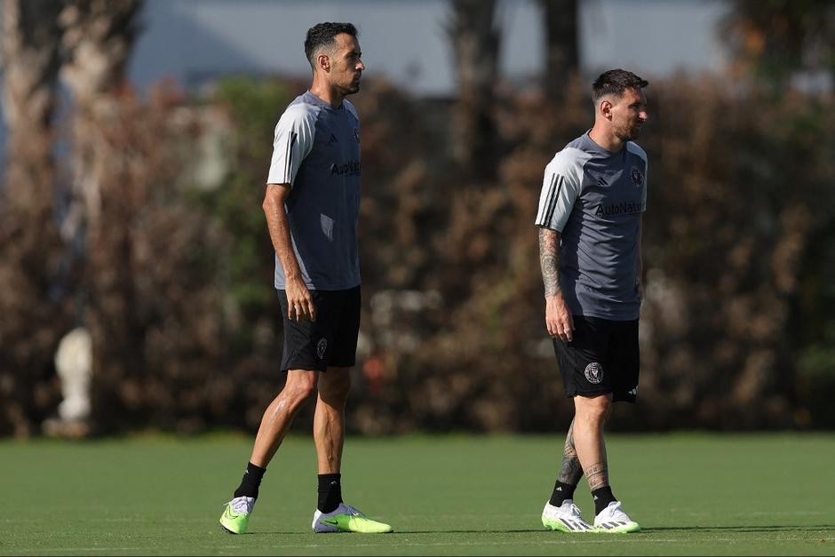 Sergio Busquets y Leo Messi entrenando con el Inter Miami de la MLS. (Foto: AFP)