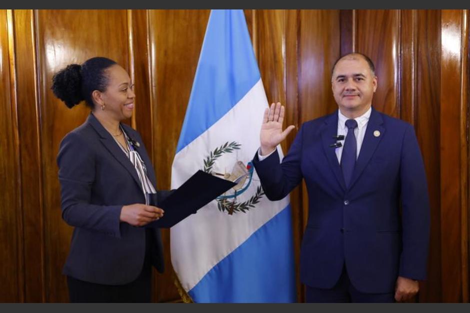 Juramentan al nuevo ministro de Energía y Minas, Manuel Eduardo Arita Sagastume. (Foto: Secretaría de Comunicación Social de la Presidencia)