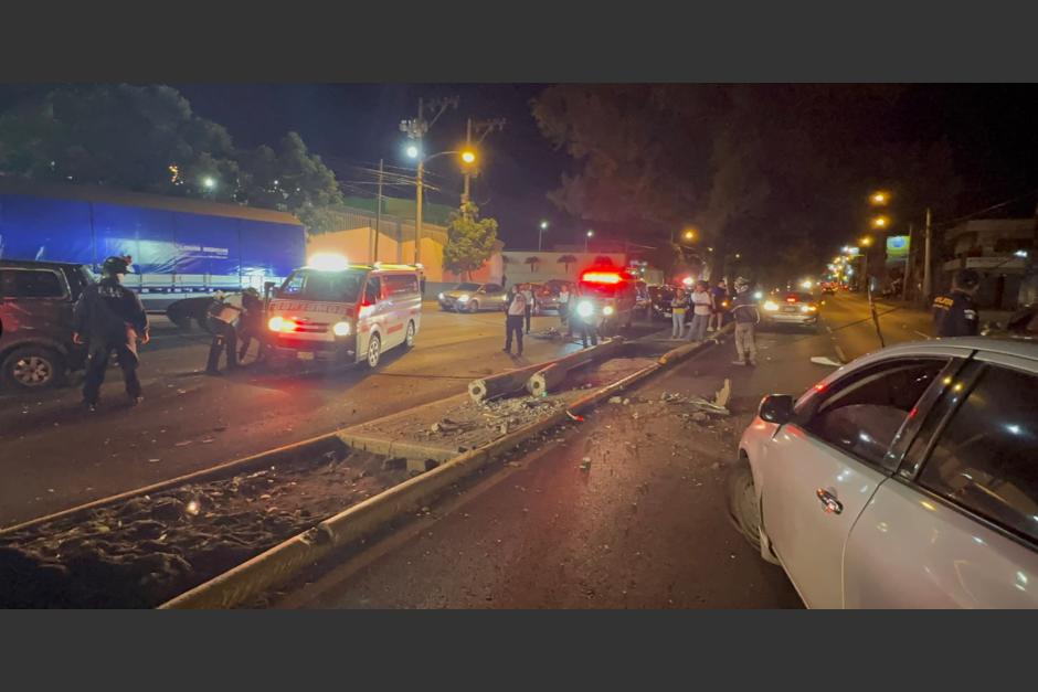 Un accidente de tránsito múltiple se produjo en la calzada San Juan, la noche de este miércoles 19 de julio. (Foto: Bomberos Voluntarios)