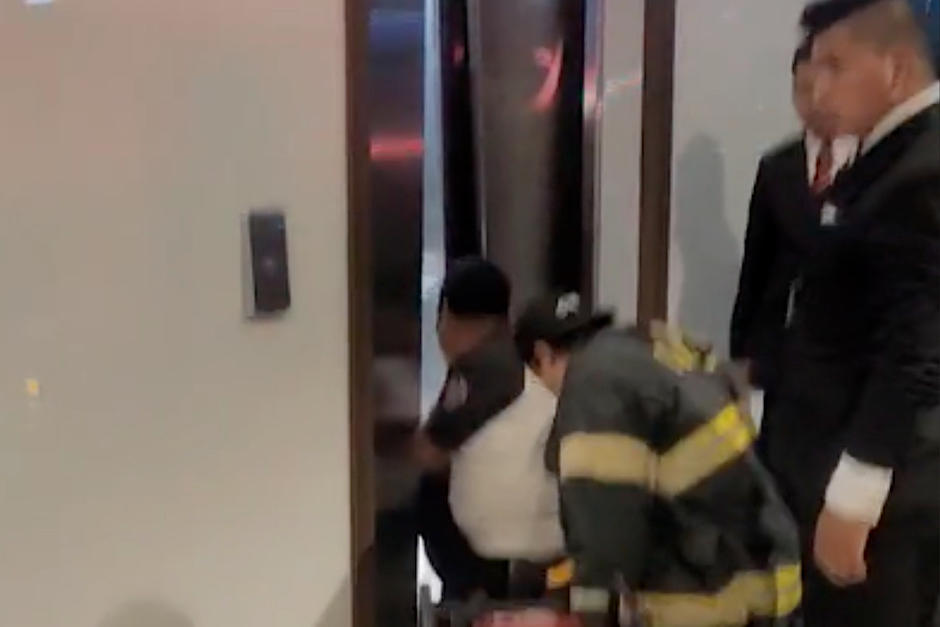 Una pequeña de cuatro años quedó atrapada en un elevador. (Foto: Tik Tok)