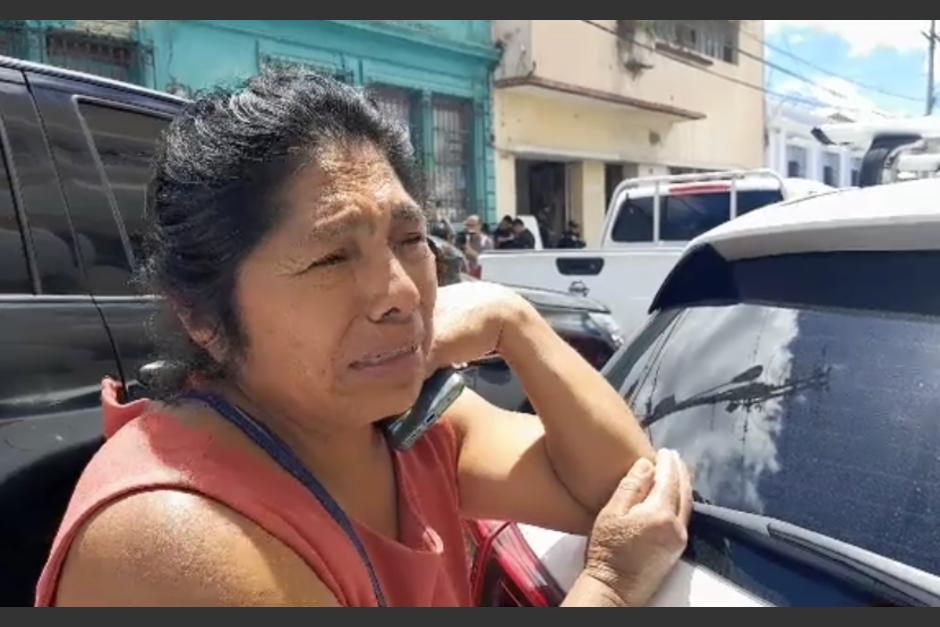 Una mujer lloró cuando se percató de los allanamientos en el partido Movimiento Semilla. (Foto: Captura de video)
