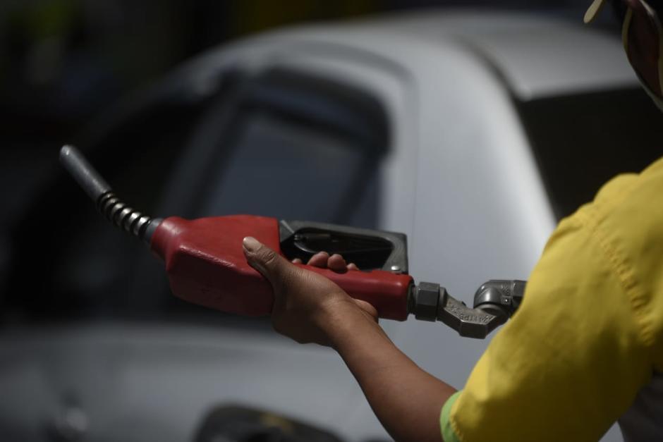Se reporta incremento de hasta Q2 por galón de combustible en distintas estaciones de servicio. (Foto: Archivo/Soy502)