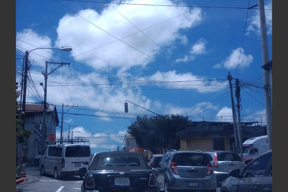 Usuarios reportan tránsito lento en varias zonas de la Ciudad de Guatemala tras fallas eléctricas. (Foto: Gustavo E. Méndez/Soy502)&nbsp;