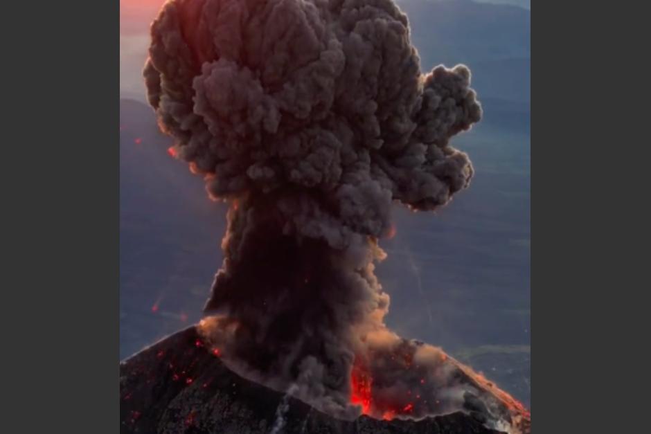 El video del momento exacto de la erupción se viralizó entre usuarios. (Foto: captura de video)