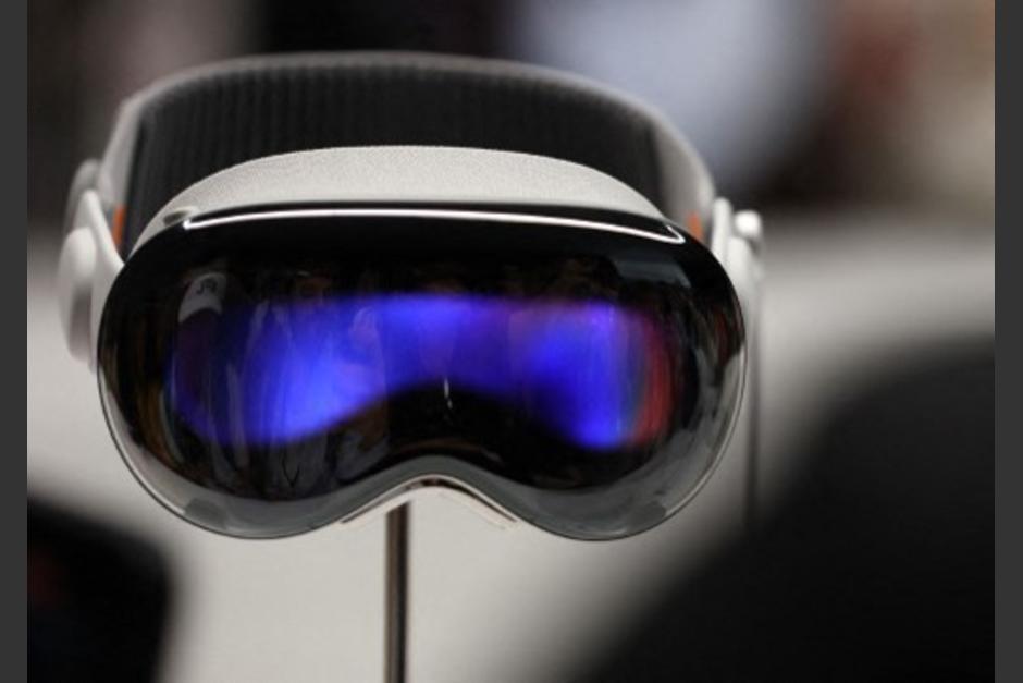 Así es el casco de realidad virtual, Vision Pro, presentado recientemente por Apple. (Foto: AFP)