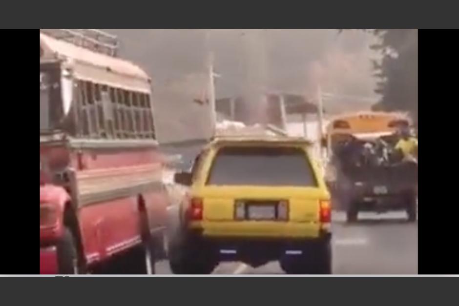 La irresponsabilidad de un conductor ebrio fue captada en video. (Foto: captura de pantalla)&nbsp;