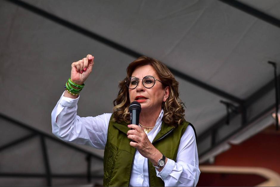 La candidata presidencial de la UNE, Sandra Torres, denunció compras sobrevaloradas en el IGSS. (Foto: partido UNE)