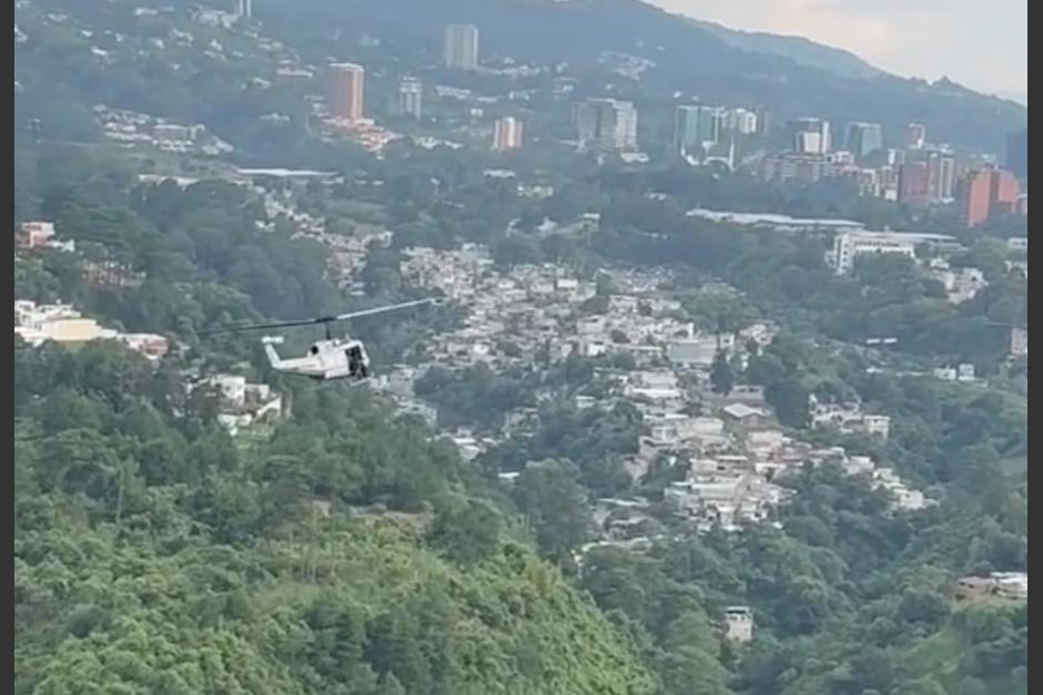 Así sobrevuelan en la ciudad los helicópteros de la PNC. (Foto: captura video)&nbsp;