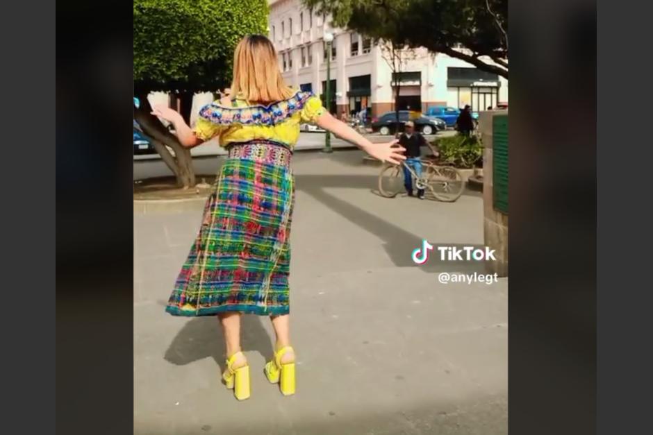 Una guatemalteca cautivó con sus habilidades en el baile en redes sociales. (Foto: captura de pantalla)&nbsp;