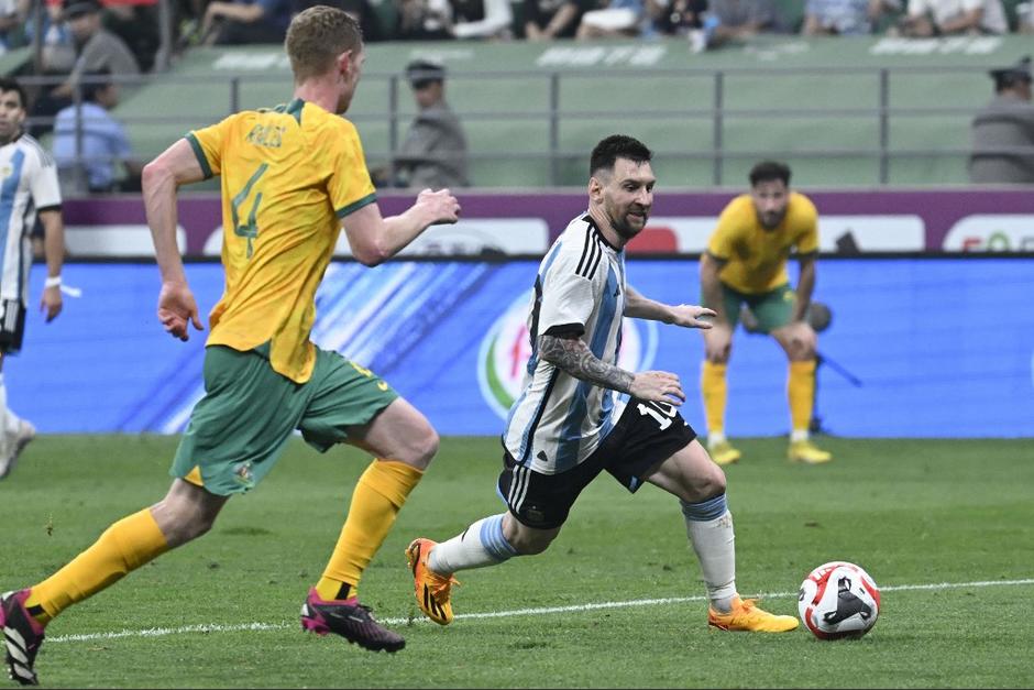 Leo Messi ante Australia este jueves 15 de junio. (Foto: AFP)