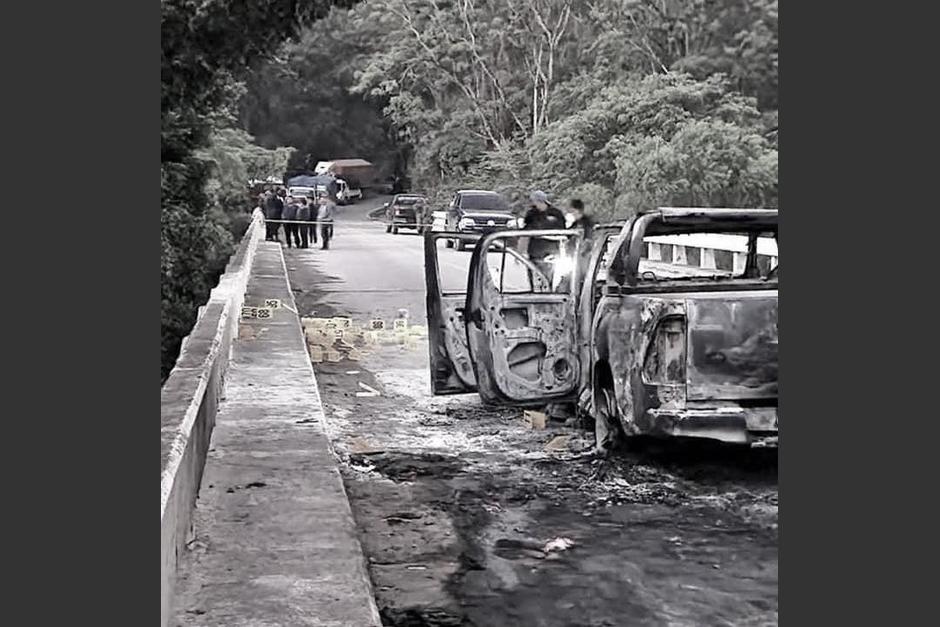 Un vehículo incinerado y dos personas fallecidas con múltiples impactos de bala fueron localizados en Santa Ana Huista, Huehuetenango. (Foto: redes sociales)