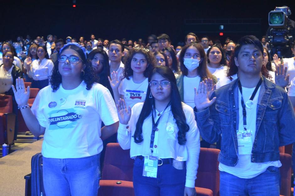 El TSE juramentó a más de 12 mil jóvenes que serán voluntarios durante las Elecciones Generales. (Foto: TSE)