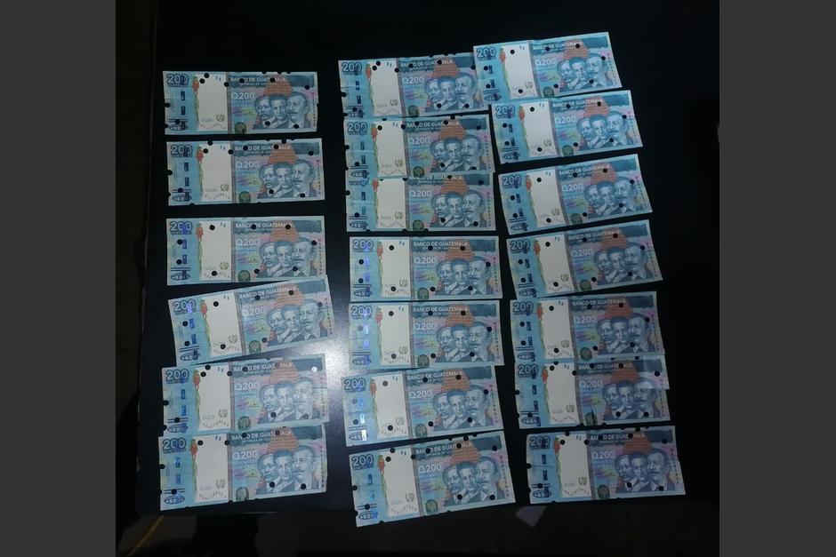 Q.4,000 intentó depositar una mujer en un banco y estos billetes eran falsos. (Foto: PNC)&nbsp;