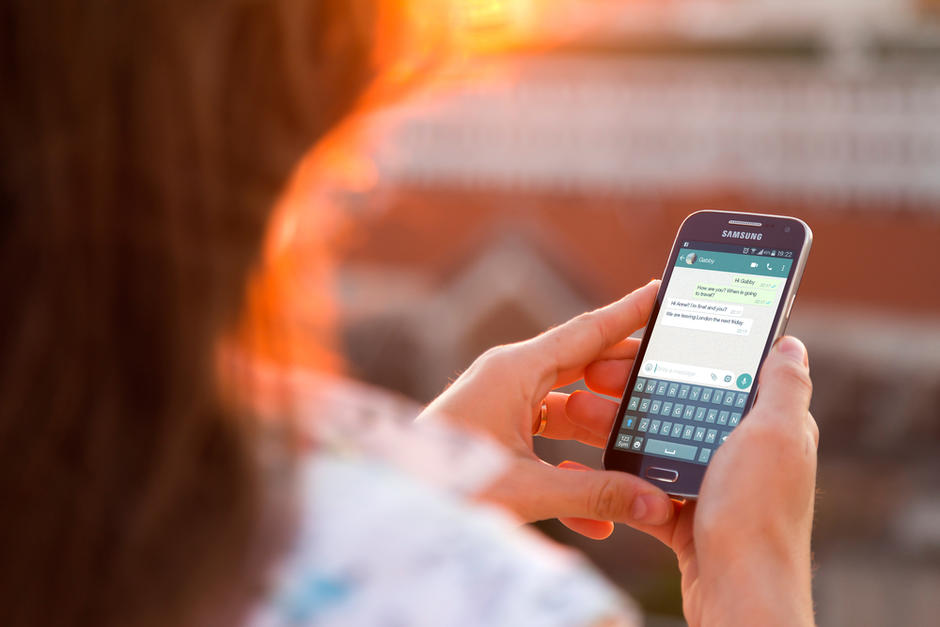 Existe una forma de saber si leyeron tu mensaje de WhatsApp, aún sin los "cheques azules". (Foto: Shutterstock)