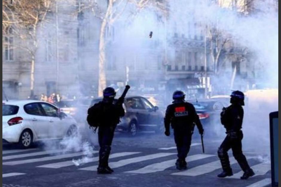 El gas lacrimógeno tiene un componente que hace "llorar". (Foto: AFP)