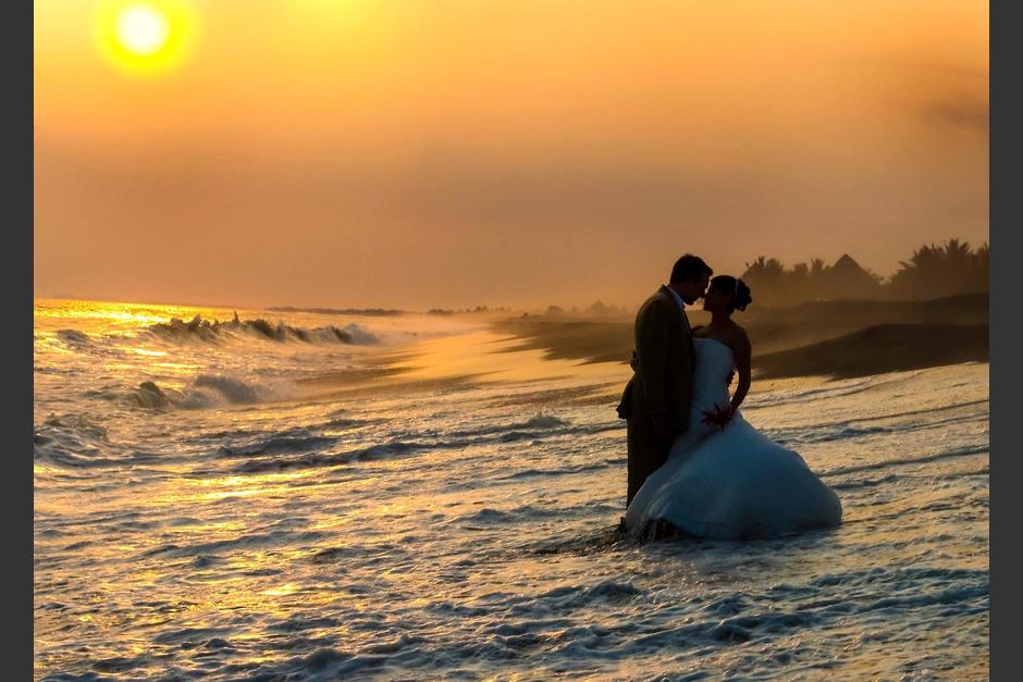 Casarse en la playa es una de las opciones para impulsar el turismo. (Foto: Inguat)