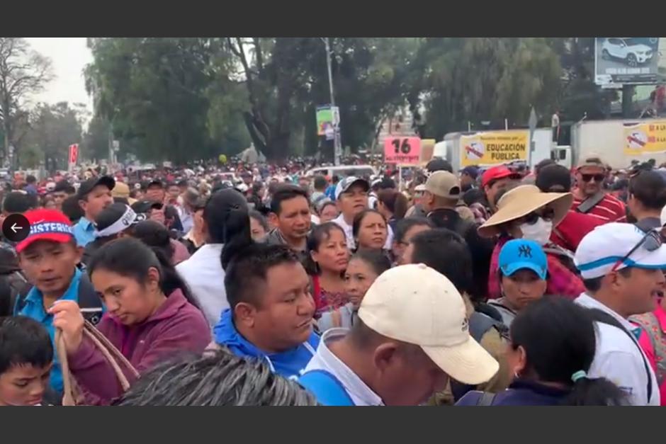 Los maestros, convocados a manifestar este jueves 4 de mayo llegaron a la zona 1. (Foto: Amílcar Montejo/PMT Guatemala)