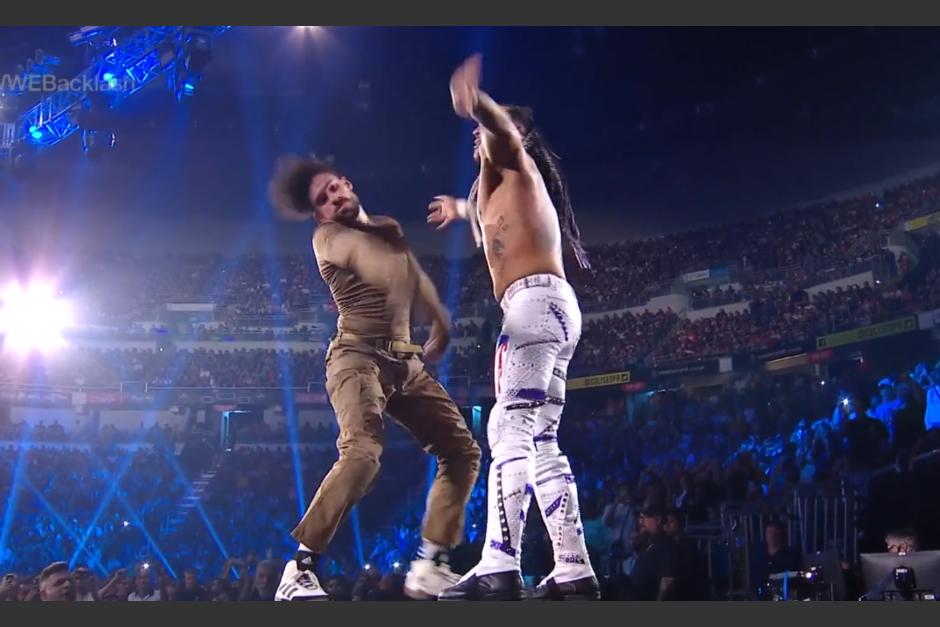 Bad Bunny protagonizó una lucha tipo callejera en WWE. (Captura video)