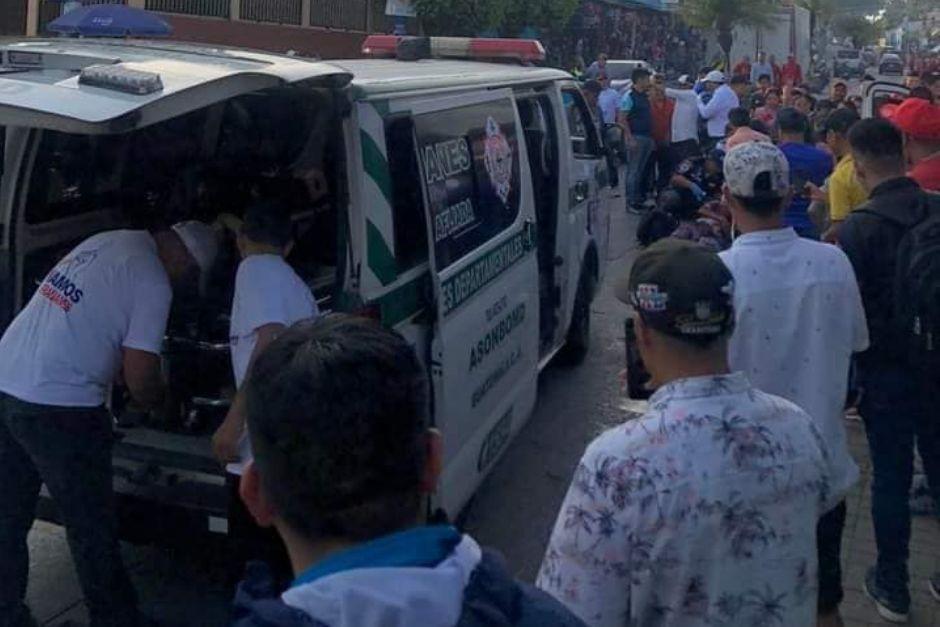 Tres personas fueron heridas y una falleció tras supuesto atentado a simpatizantes del partido Vamos. (Foto: Bomberos Departamentales)