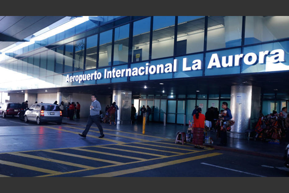 Viajeros criticaron el área de espera de turistas en el Aeropuerto La Aurora.&nbsp; (Foto: Archivo/Soy502)&nbsp;