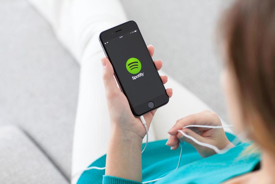 Spotify comenzó a eliminar miles de canciones que fueron generadas por Inteligencia Artificial. (Foto: Mundo deportivo)