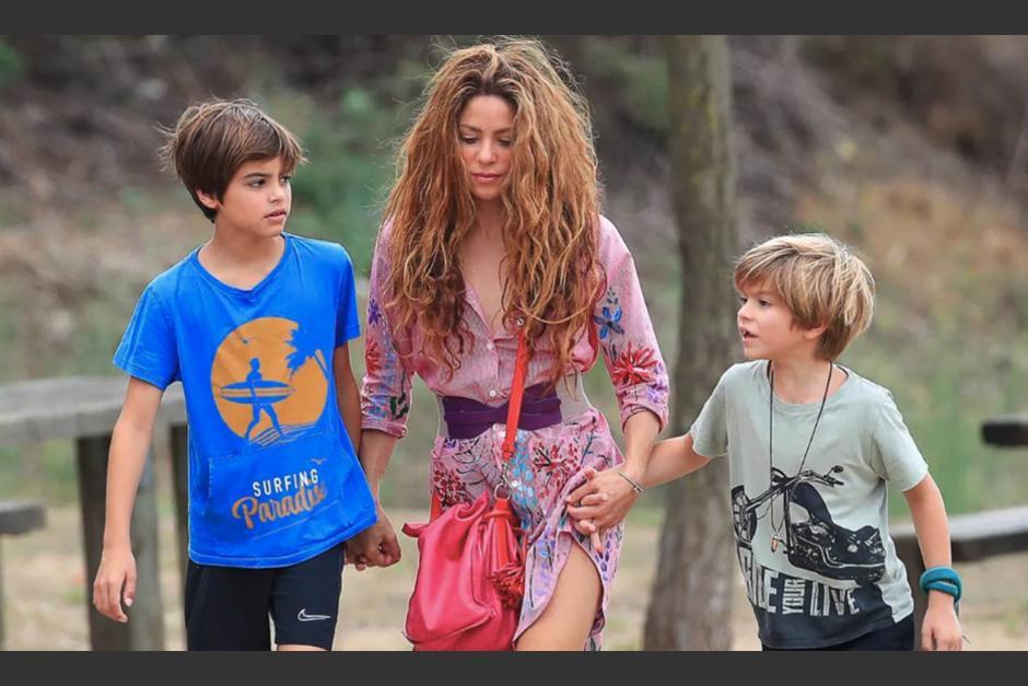 Shakira junto a Milan y Sasha. (Foto: Crónica Global)