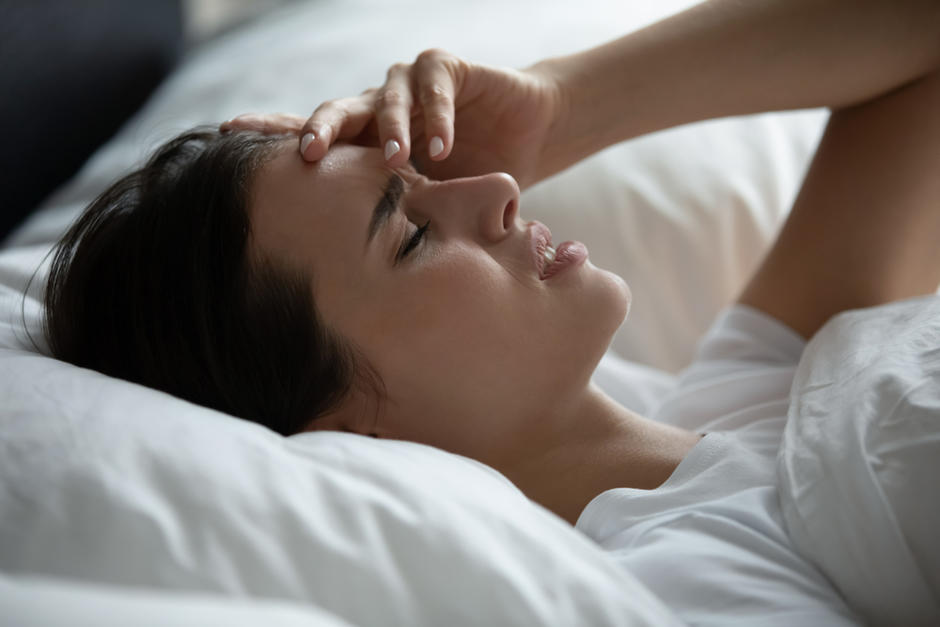 &nbsp;No es recomendable dormir con dolor de cabeza. (Foto: Shutterstock)