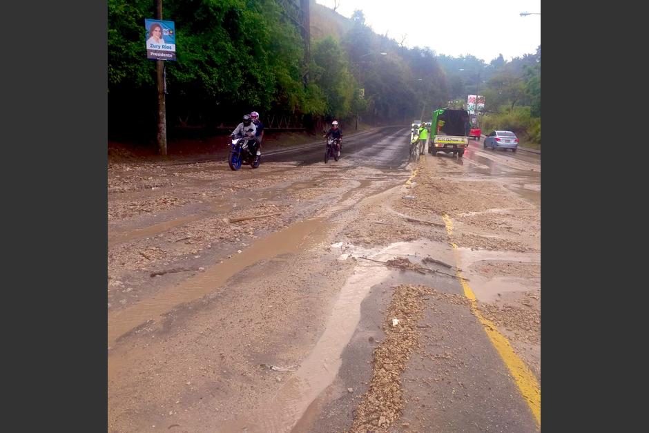 El deslave que afecta el paso por la calzada La Paz, este martes 16 de mayo. (Foto: Amílcar Montejo)
