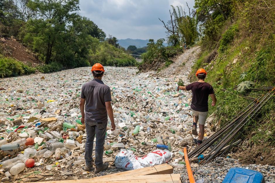 Ocean Cleanup dio a conocer que inició la construcción de la "Barricada Interceptora" en el río Motagua. (Foto: Ocean Cleanup)