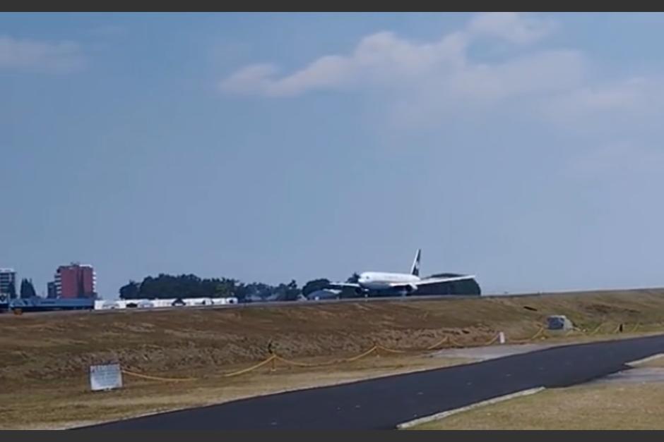 Un video muestra el momento exacto del despegue de un avión en la Aurora. (Foto: captura de pantalla)&nbsp;