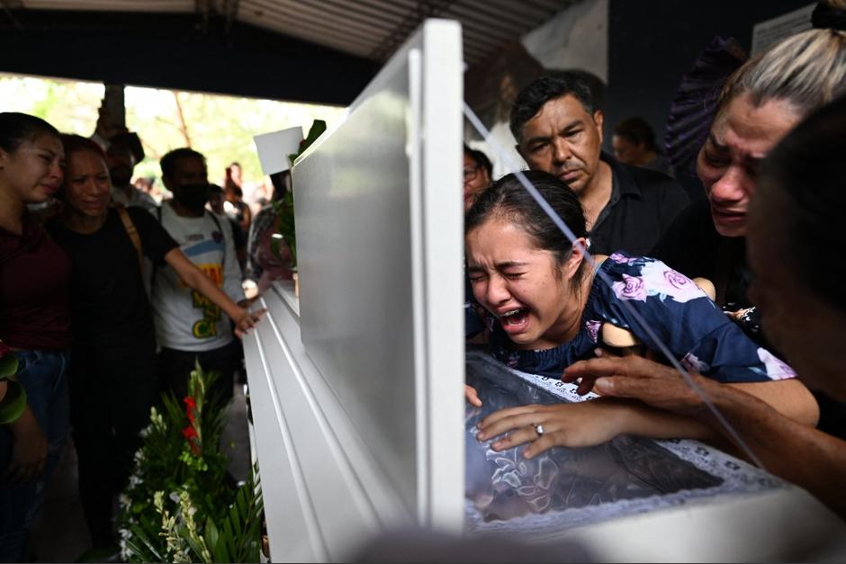 La madre salvó con su vida la integridad de su hija en la estampida.&nbsp; (Foto: AFP)&nbsp;