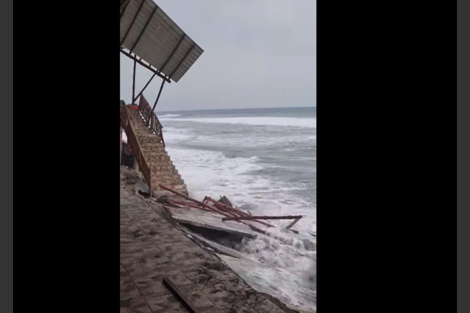 Surge otro video del hotel que quedó destruido por un fuerte oleaje en Sipacate, Escuintla. (Foto: captura de pantalla)&nbsp;