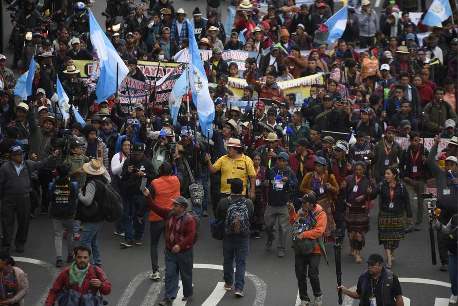 Cientos de personas manifestaron este viernes para exigir la renuncia de Consuelo Porras del MP. (Foto: Wilder López/Soy502)