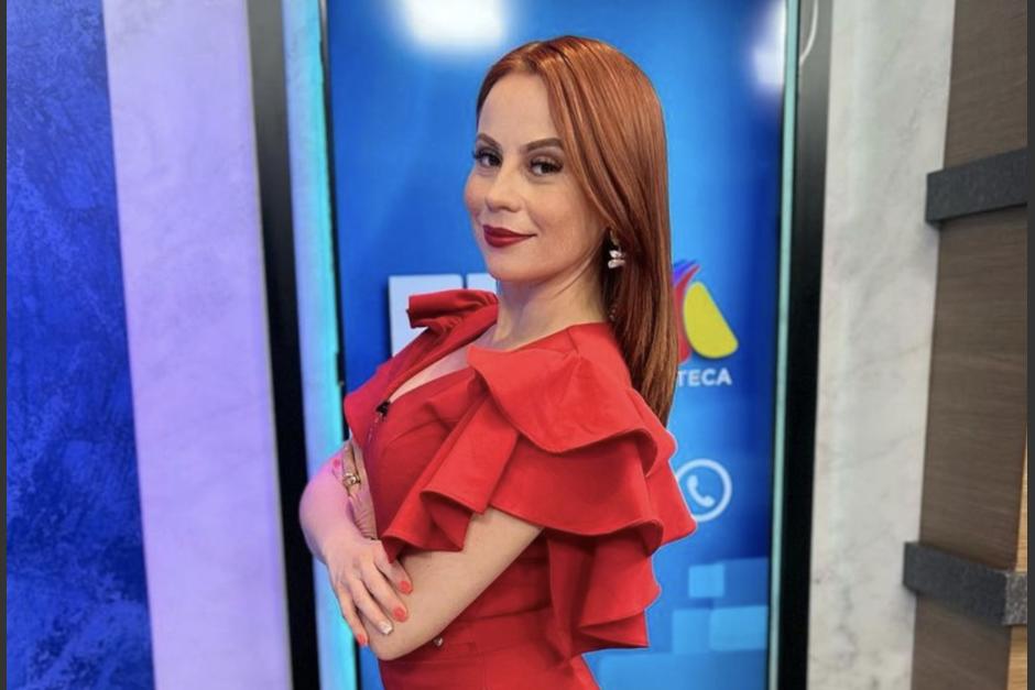 La famosa presentadora confirmó su romance con una serie de románticas imágenes junto a su novio. (Foto: Instagram/SusanaMorazan)