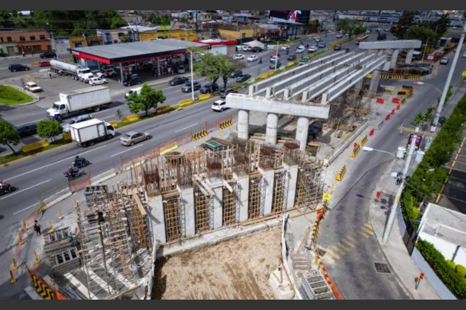 La construcción del paso a desnivel se realiza en la Calzada Roosevelt y 9 avenida, zona 11. (Foto: CIV)