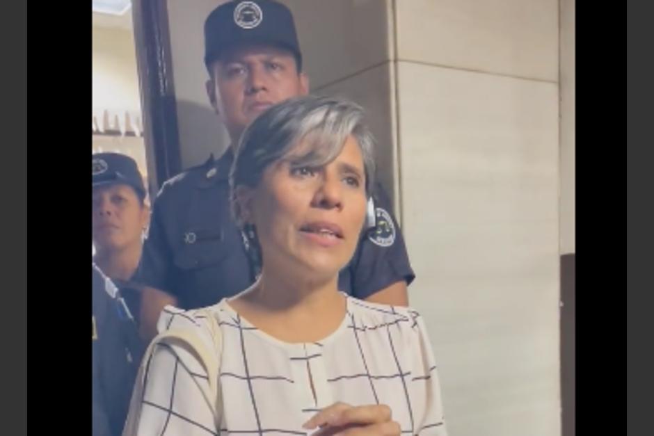 Evidentemente emocionada, Claudia González agradeció el apoyo de quienes han estado pendientes de su proceso. (Foto: Cortesía)