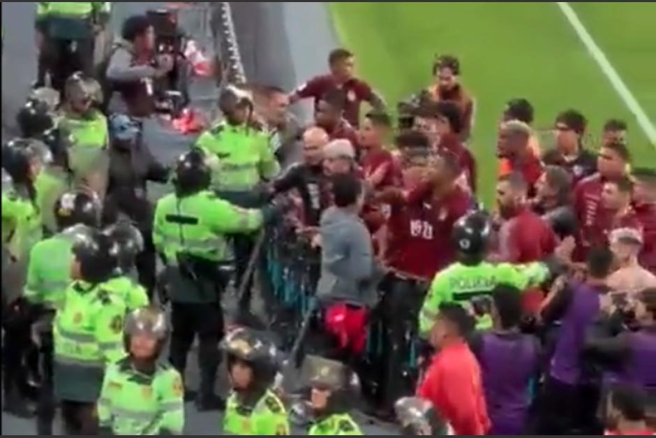 Los futbolistas de Venezuela fueron confrontados por la policía de Perú. (Foto: Andrés Agulla)