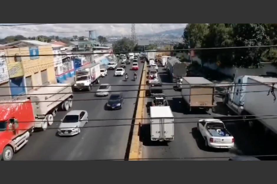 Autoridades de la PMT de Villa Nueva reportaron tránsito lento en la ruta al Pacífico y calzada Aguilar Batres para este jueves 23 de noviembre. (Foto: captura de pantalla)&nbsp;
