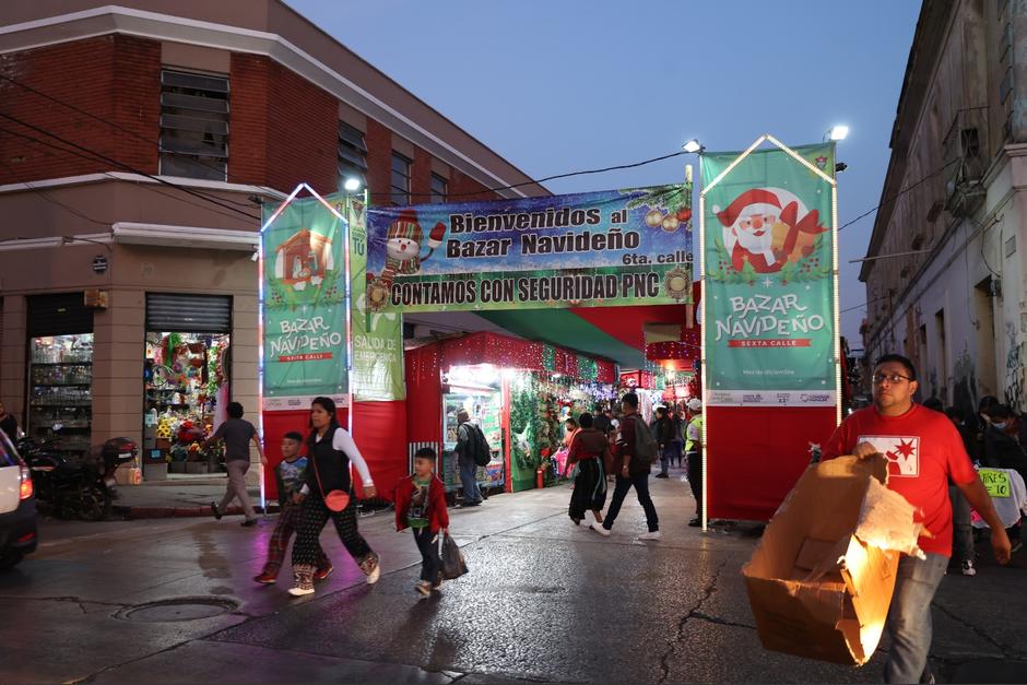 Los bazares navideños ya están instalados en el Centro Histórico de la ciudad. (Foto: MuniGuate)