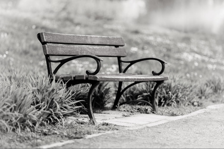 Un menor de edad murió en un ataque armado mientras se encontraba sentado en la banca de un parque. (Foto ilustrativa: Freepik)