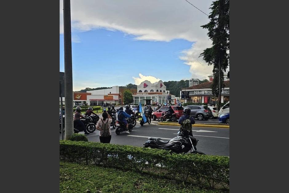 Un nuevo bloqueo fue reportado, ahora en Ciudad Cayalá. (Foto: RRSS)