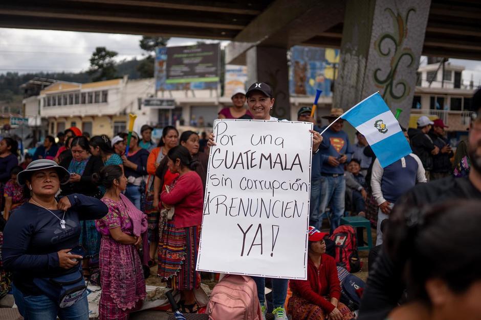 Durante siete días consecutivos se ha mantenido el bloqueo en Cuatro Caminos, Totonicapán. (Foto: Facebook/Santiago Billy)