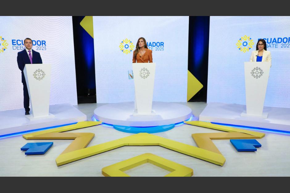 Los candidatos Daniel Noboa y Luisa González en un debate presidencial. (Foto: AFP)