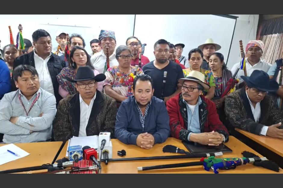 Autoridades Indígenas y de 48 Cantones de Totonicapán ofrecieron una conferencia de prensa este 17 de octubre. (Foto: Cortesía)