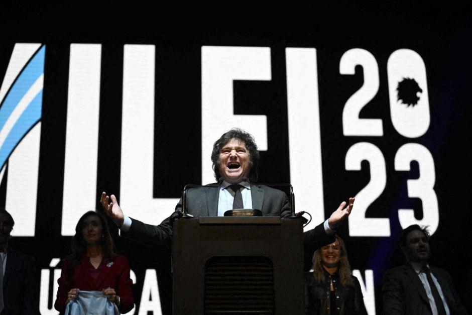 El candidato&nbsp;presidencial,&nbsp;Javier Milei, es el aspirante más controversial y quien tiene, según encuestas, mayor favoritismo para ser el próximo mandatario de Argentina.&nbsp;(Foto: AFP)