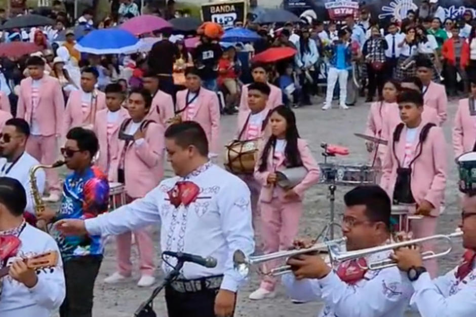 Una banda escolar brilló con su dedicación a la música mexicana. (Foto: Captura de pantalla)