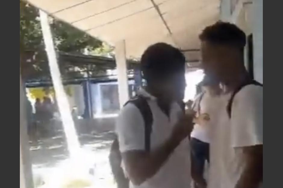 El joven colombiano decidió tomar medidas contra su abusador dentro del centro educativo. (Foto: captura de video)