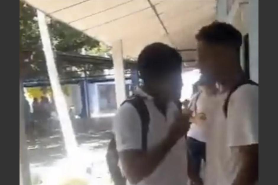 El joven fue atacado por otro estudiante a quien molestaba constantemente. (Foto: captura de video)